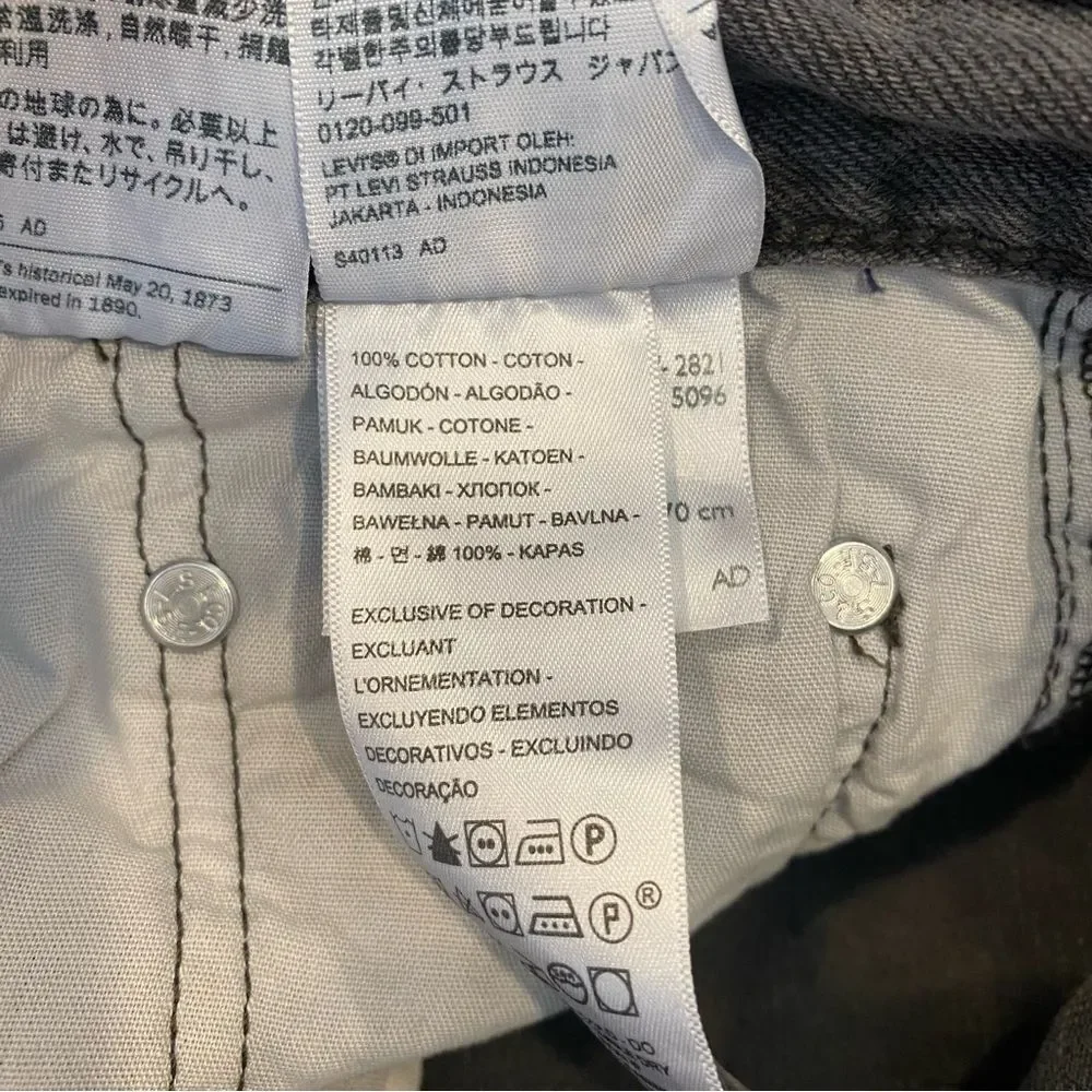 Levi’s 501 High Rise Raw Hem Straight Leg Cropped Jeans in Get Off My Cloud - Picture 14 of 15
